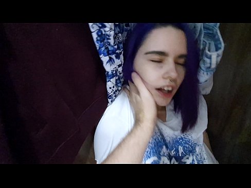 ❤️ 在衣柜里发现我的妹妹并帮助她射精 ❤ Anal porn❌️❤